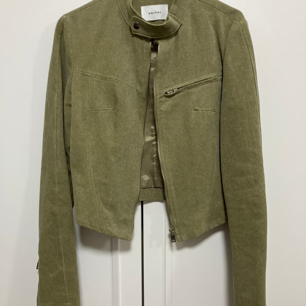 카키색 바이커 자켓