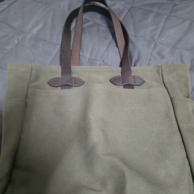 필슨 FILSON 숄더백 카키 캔버스 소재 / 사용감 적음