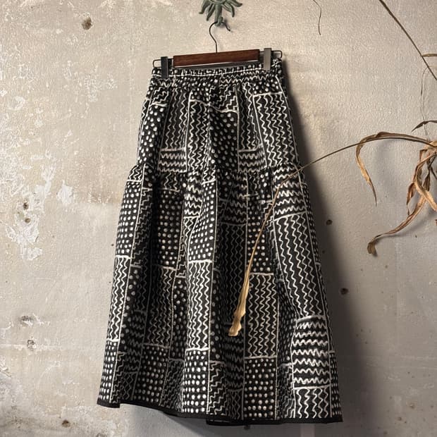 24-26 ) Mbeaute Dot&Wave Pattern Skirt