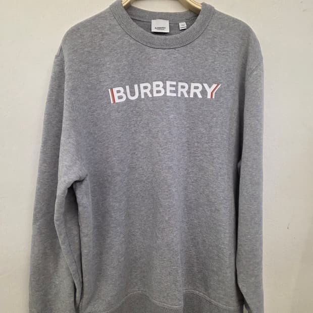 버버리 화이트 택 맨투맨