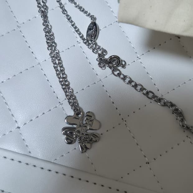 비비안웨스트우드 클로버 목걸이