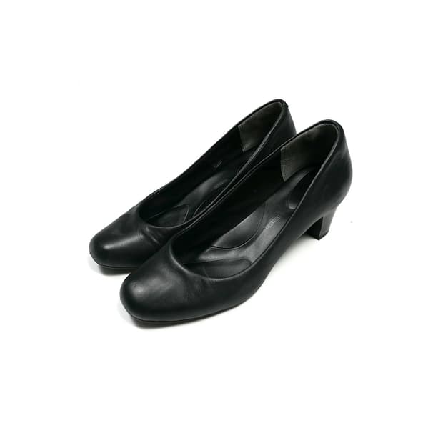 Rockport round toe leather pumps