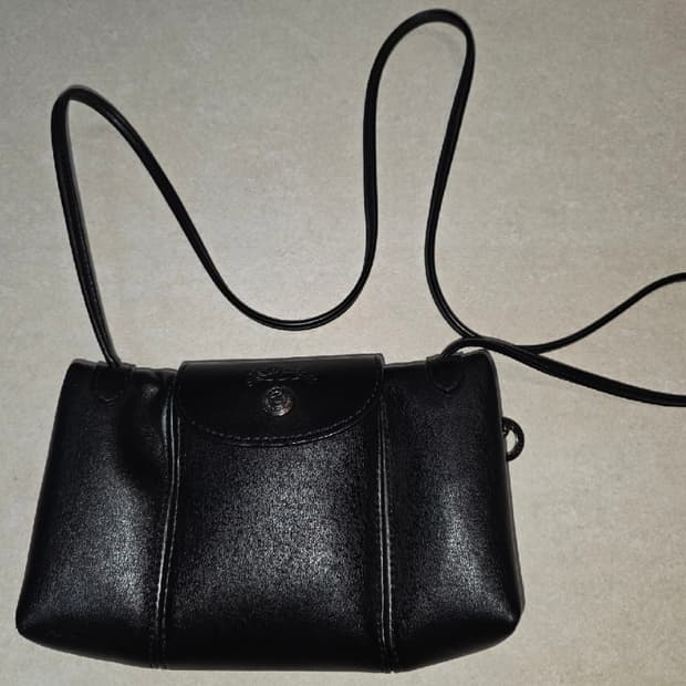 롱샴 양가죽 크로스백 