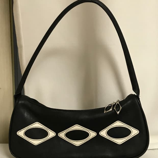 미스치프 롬버스 레더 숄더백