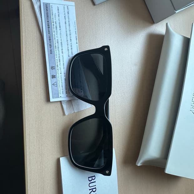 버버리 아이콘 스트라이프 선글라스