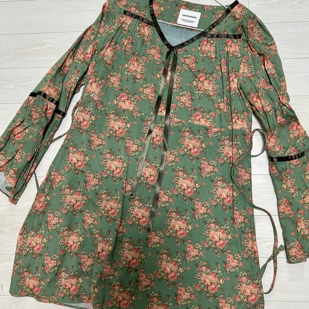 왓치아웃베이비 리본 타이 원피스 멜로우카키