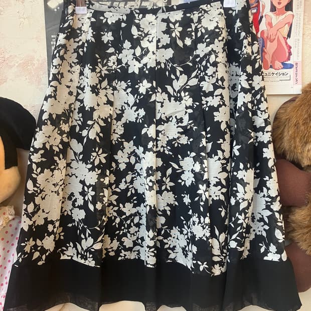 jpn 블랙 앤 화이트 플로럴 스커트