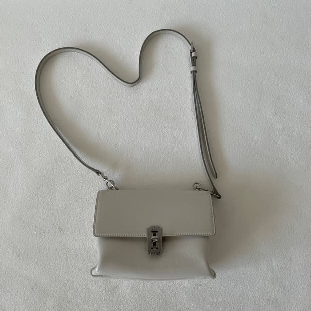 분크(Vunque) 레더 크로스백