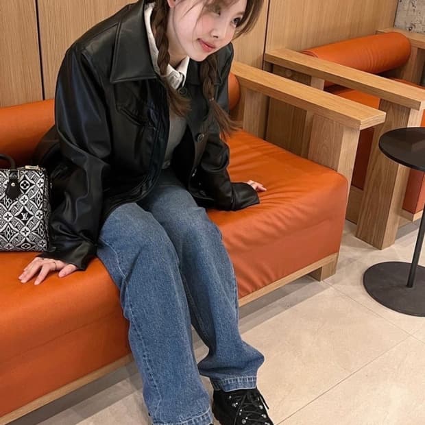 나연착용 글로니 웨스턴 애로우 레더자켓