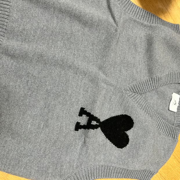 아미(Ami) 브이넥 니트 조끼