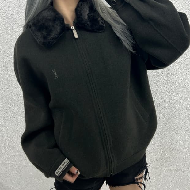 입생로랑 스몰로고 퍼 카라 딥카키 자켓 105