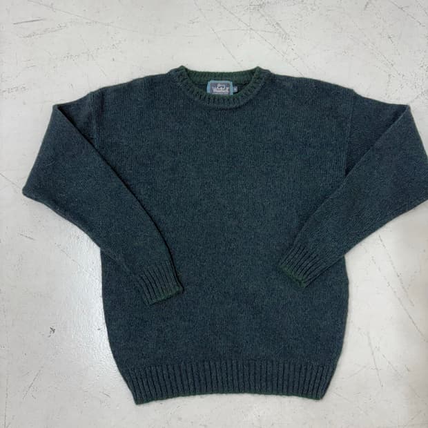 90‘s Wool rich Green wool sweater. 