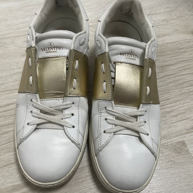 발렌티노 스니커즈