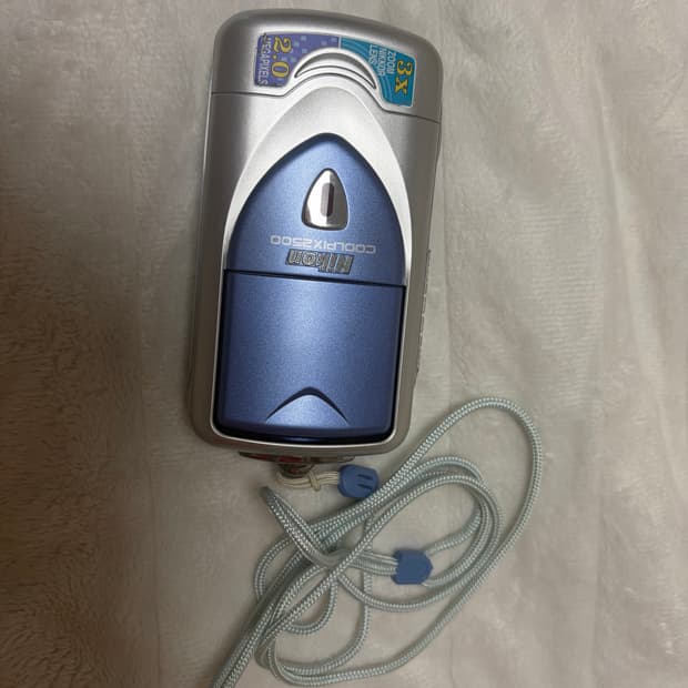 니콘 쿨픽스 2500 | 르세라핌 은채 • 황조지 디카 | coolpix