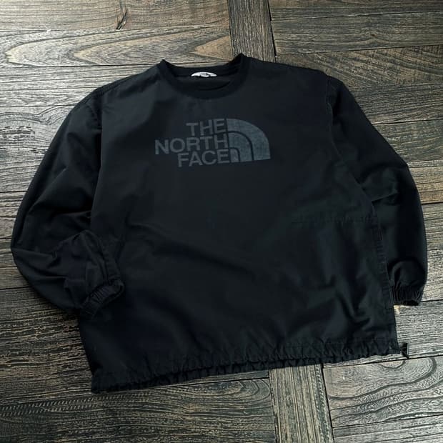 [노스페이스] 빅로고 오버핏 바람막이 웜업 블랙 M18031