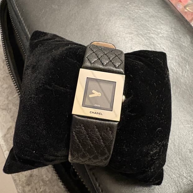 CHANEL 마트라세 19mm 쿼츠 스틸 블랙 레더 여성시계