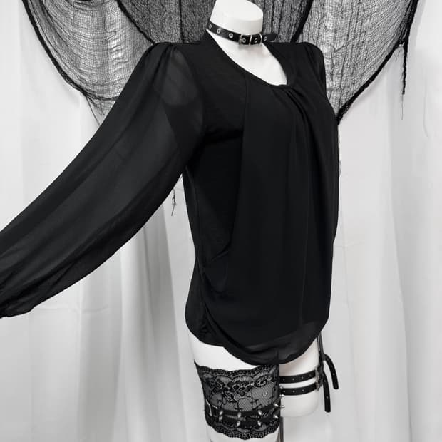 detail blouse