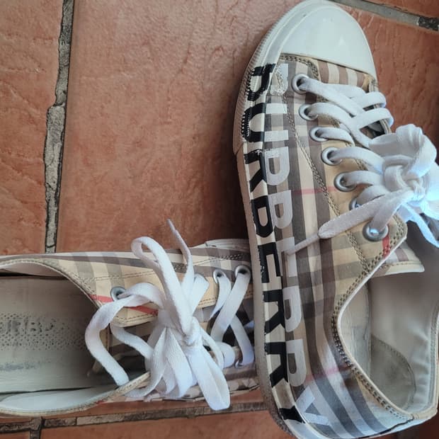 버버리 스니커즈