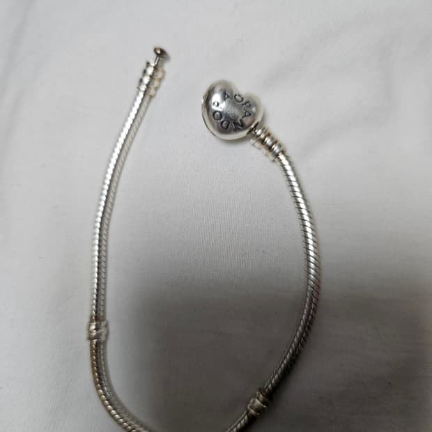 판도라 모먼트 하트 클래습 스네이크 체인 실버 팔찌