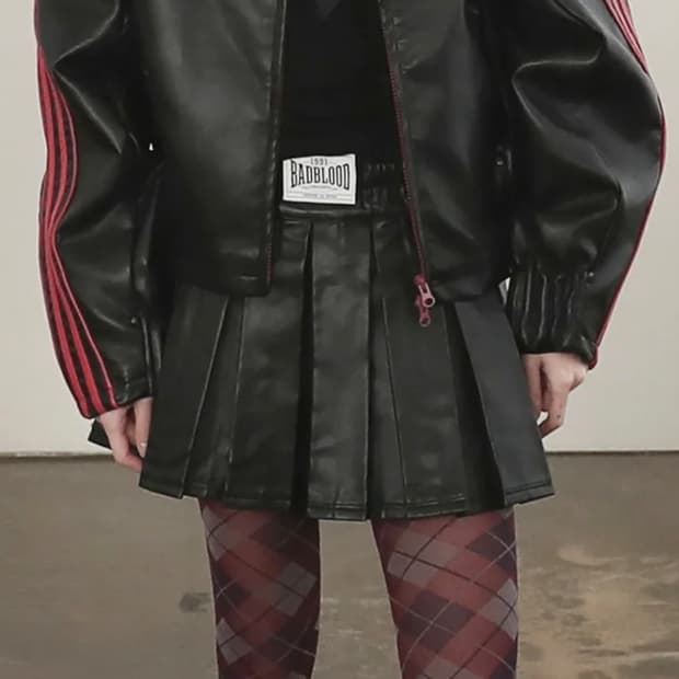 배드블러드 레더 플리츠 스커트