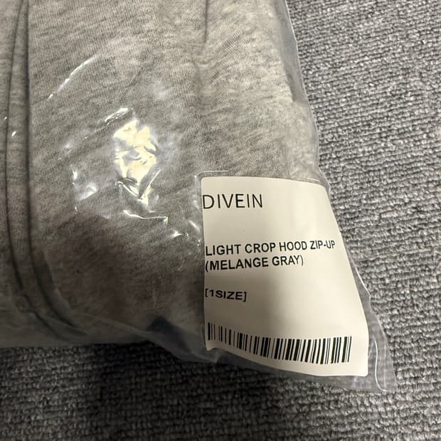 새상품) 다이브인 크롭 후드집업