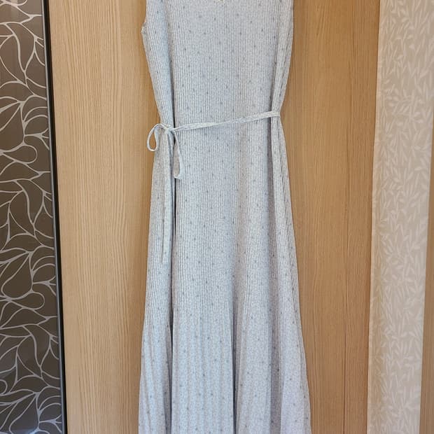 👗(아베크롬비앤피치) 뽀송뽀송 플리츠 끈원피스 (XS)