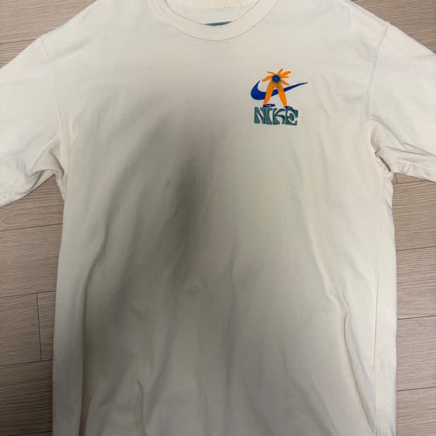 나이키 화이트 그래픽 반팔티