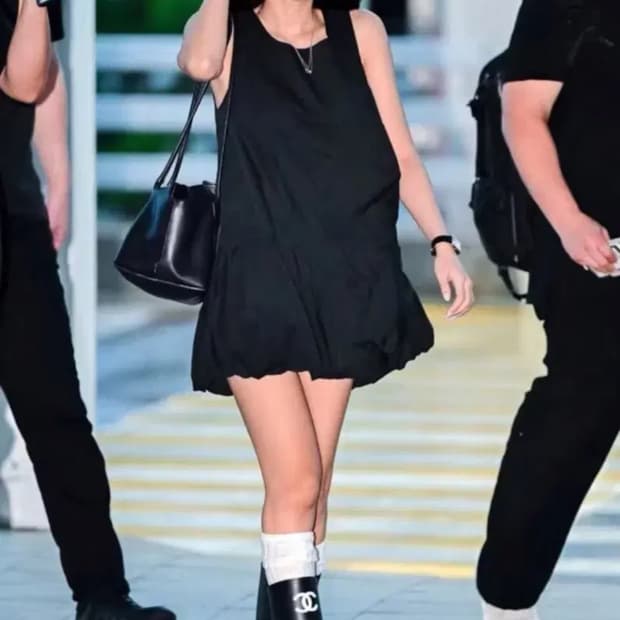 아모멘토 볼륨 미니 드레스 블랙
