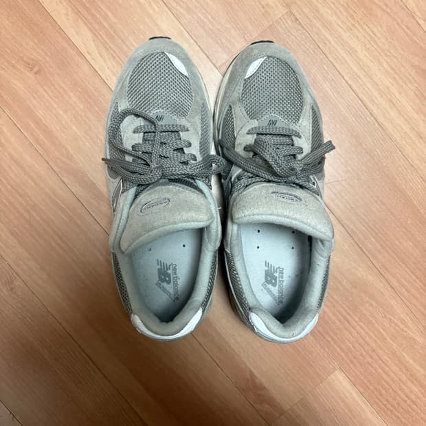 뉴발란스 ML2002RC 판매합니다.