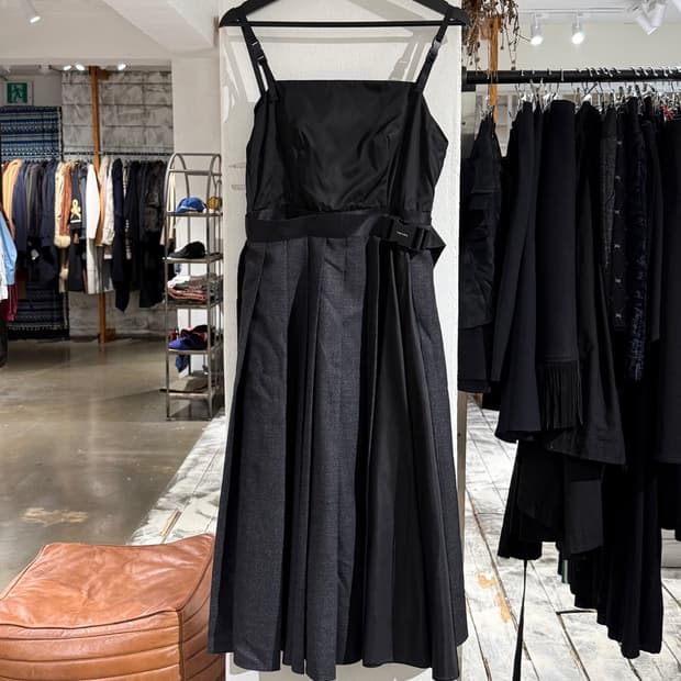 프라다 블랙 리나일론 울 플리츠 버클 드레스