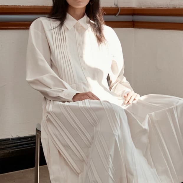 Low classic pleated dress - ivory