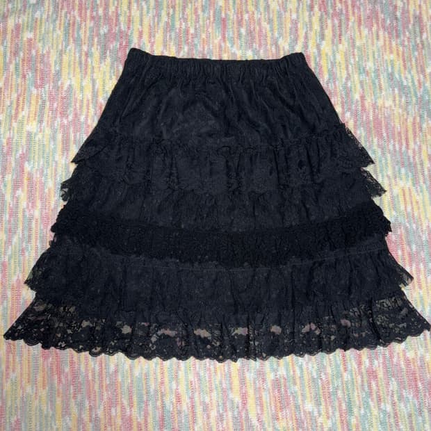 블랙 레이스 미디 스커트 