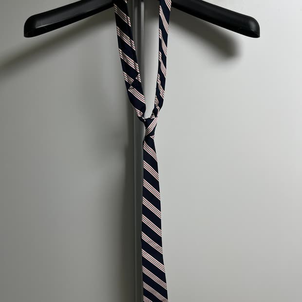 톰브라운 네이비 스트라이프 타이