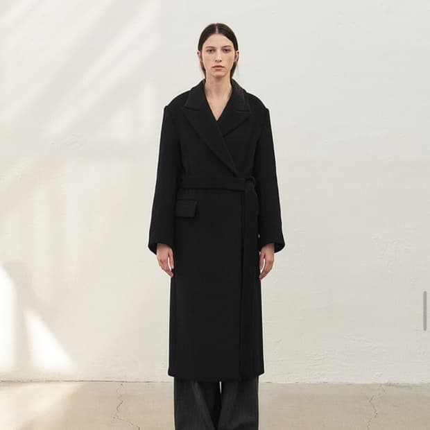 MOHAN 모한 캐시미어 피크드 칼라 롱코트