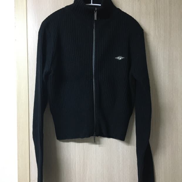 보헤미안서울 다이아 로고 하이넥 니트 집업