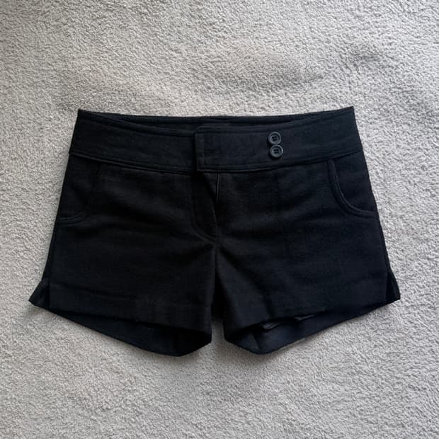 아야즈 스튜디오 로우라이즈 투버튼 쇼츠