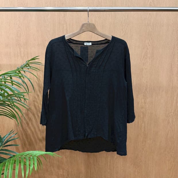 이세이미야케 플랜테이션 블라우스 7부 크링클 절개 라인 디테일 블랙