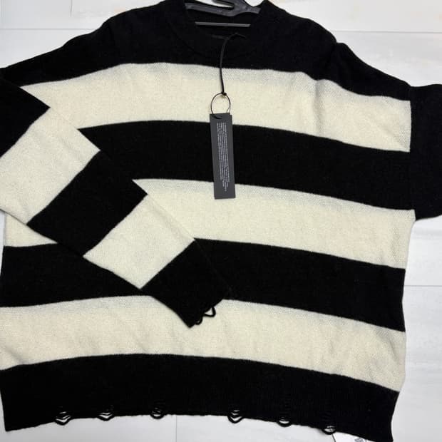 리프레젠트 스트라이프 데미지 니트