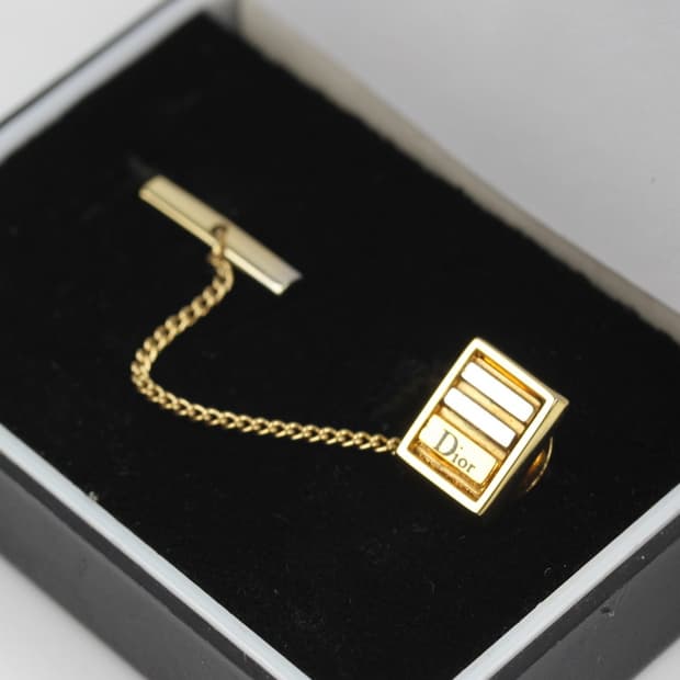 디올 B+등급 남자 명품 뱃지 핀 포인트 빈티지