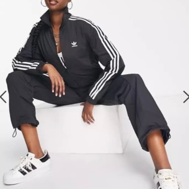 아디다스 보일러 점프수트 여성 라지 프리사이즈.사진에 실측있어요.