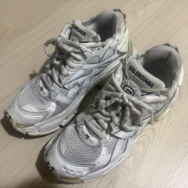 발렌시아가 러너 화이트 42