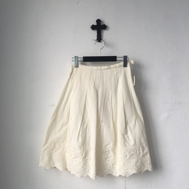 Punching point midi skirt