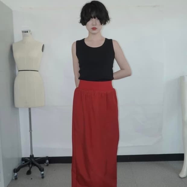 Eonts silk cushion skirt (red)