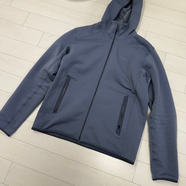 아크테릭스 카이어나이트 후디 M 사이즈