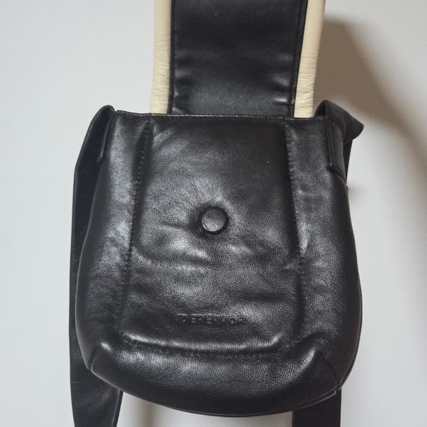 아더에러 보드백