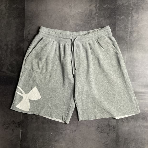 UNDER ARMOUR 언더아머 컷오프 스웨트 하프팬츠 A01326
