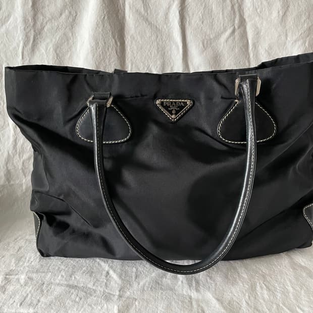 프라다 블랙 토트백