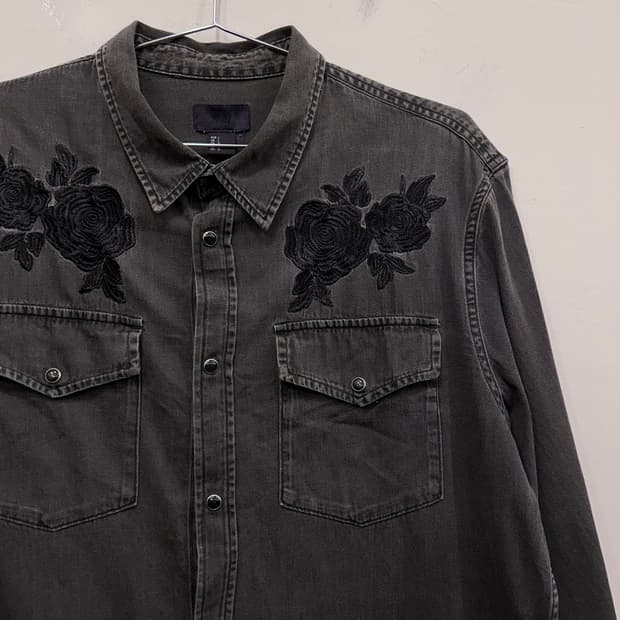 H&M 장미자수 흑청 스냅버튼 데님셔츠