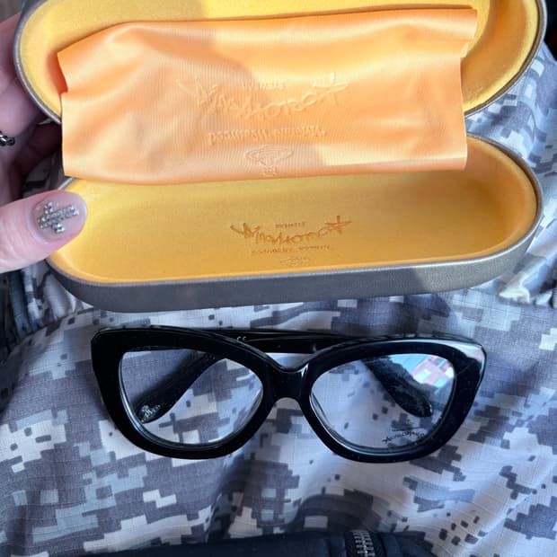 비비안 웨스트우드 캣안경 