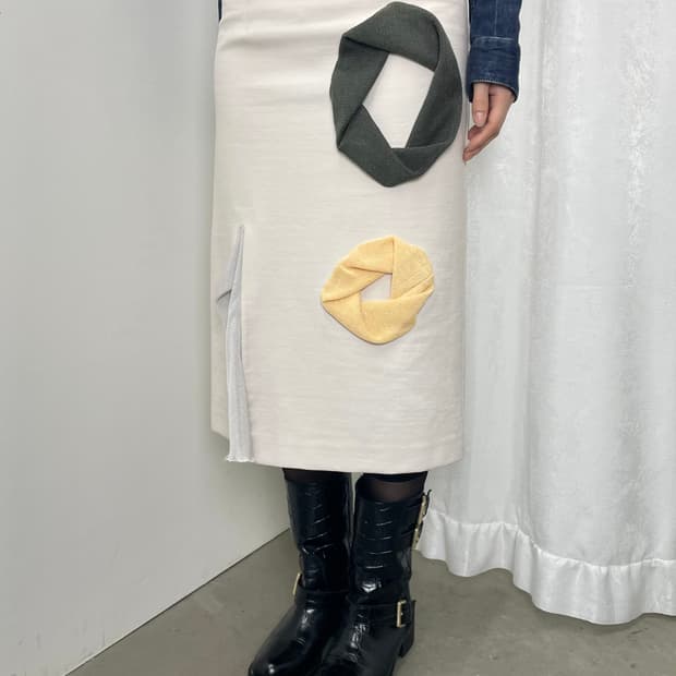 TOGA Archive 패치 미디 스커트